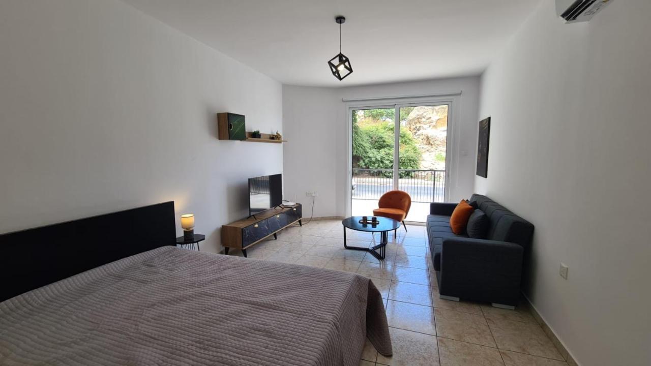 Laertis Apartments - By Imh Travel & Tours Paphos Exterior foto