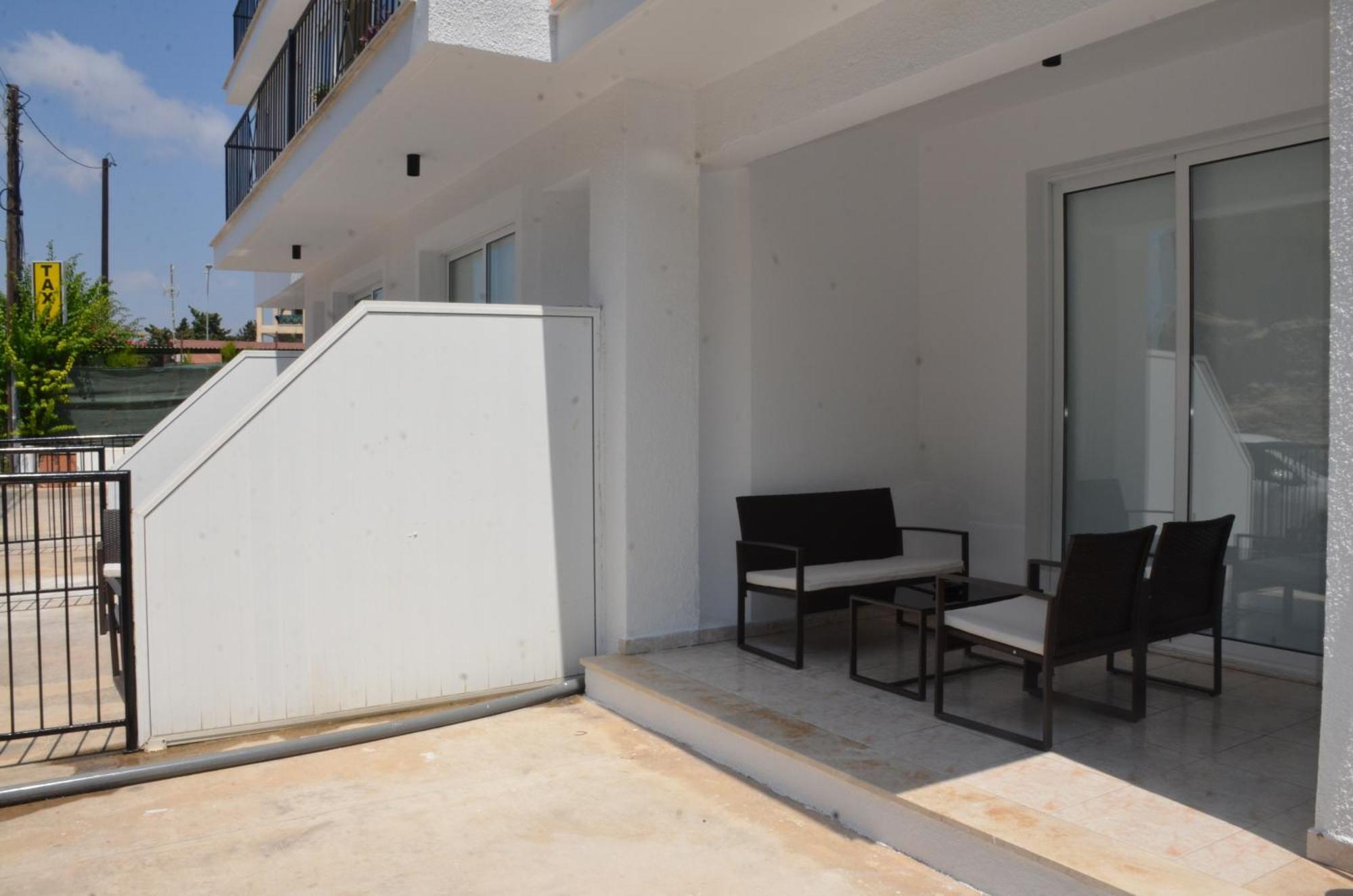 Laertis Apartments - By Imh Travel & Tours Paphos Exterior foto